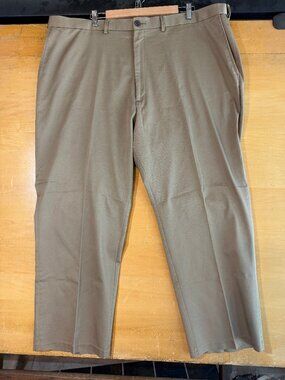 Haggar Classic Fit Premium No Iron Khaki 46X30